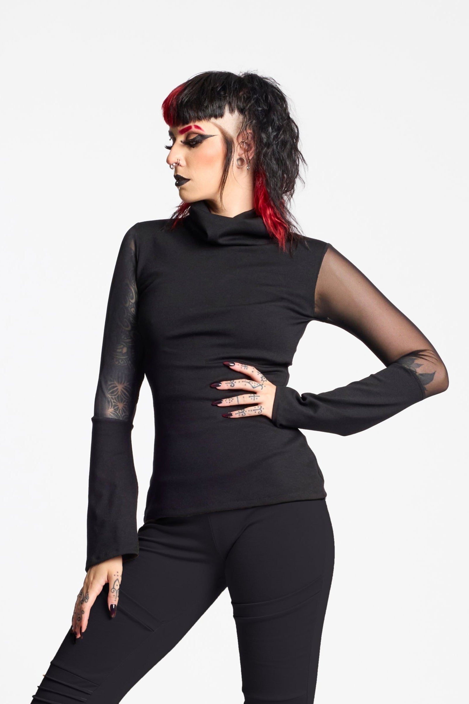 Top de manga larga con cuello alto de malla