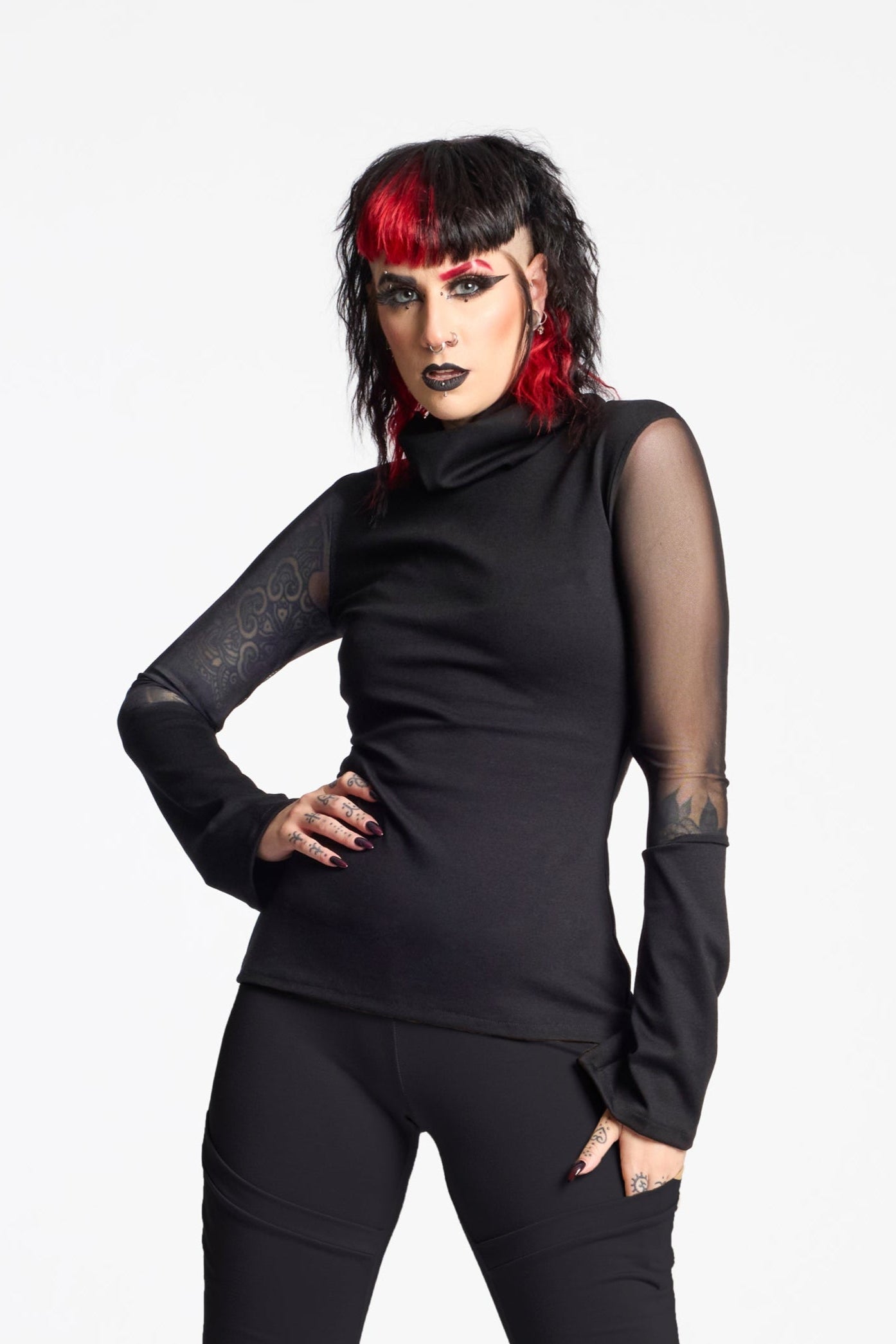 Top de manga larga con cuello alto de malla