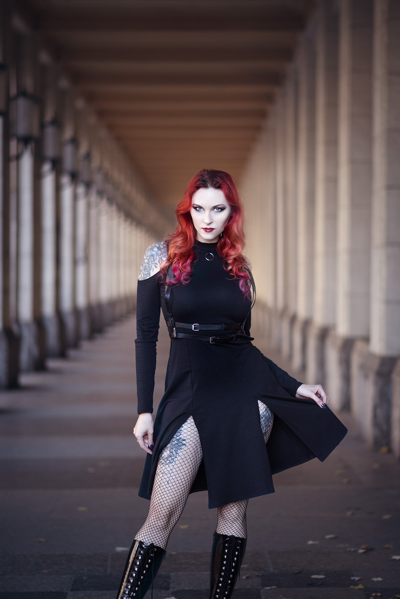 Grunge Midikleid mit Schlitzen vorne und Ärmeln