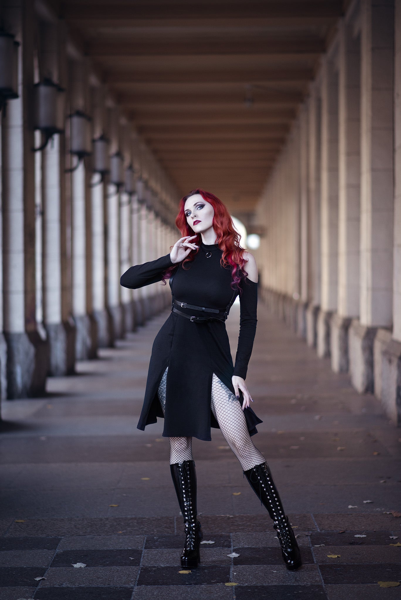 Grunge Midikleid mit Schlitzen vorne und Ärmeln