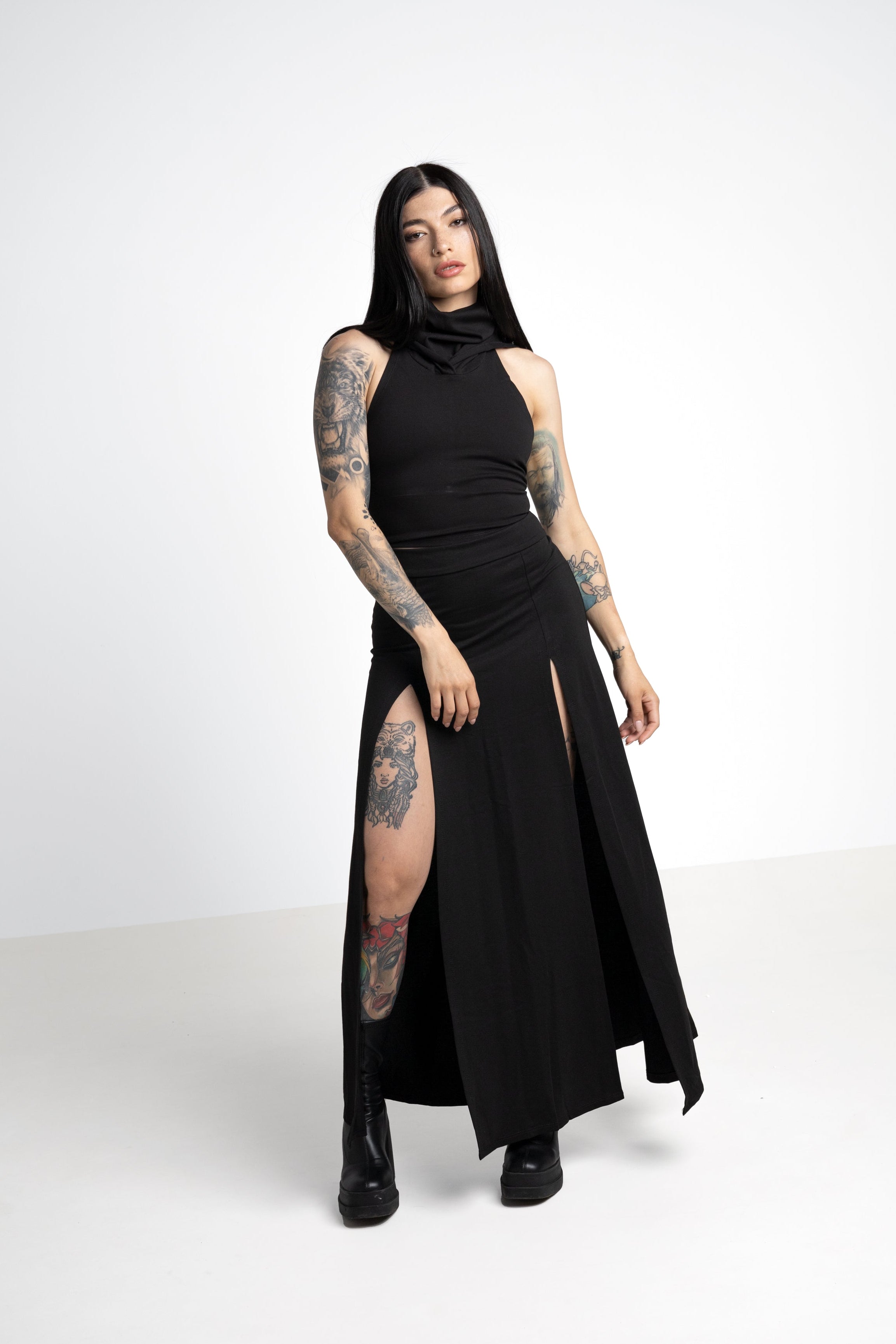Schwarzes Kapuzen-Crop-Top mit Gesichtsmaske - Festival-Outfit