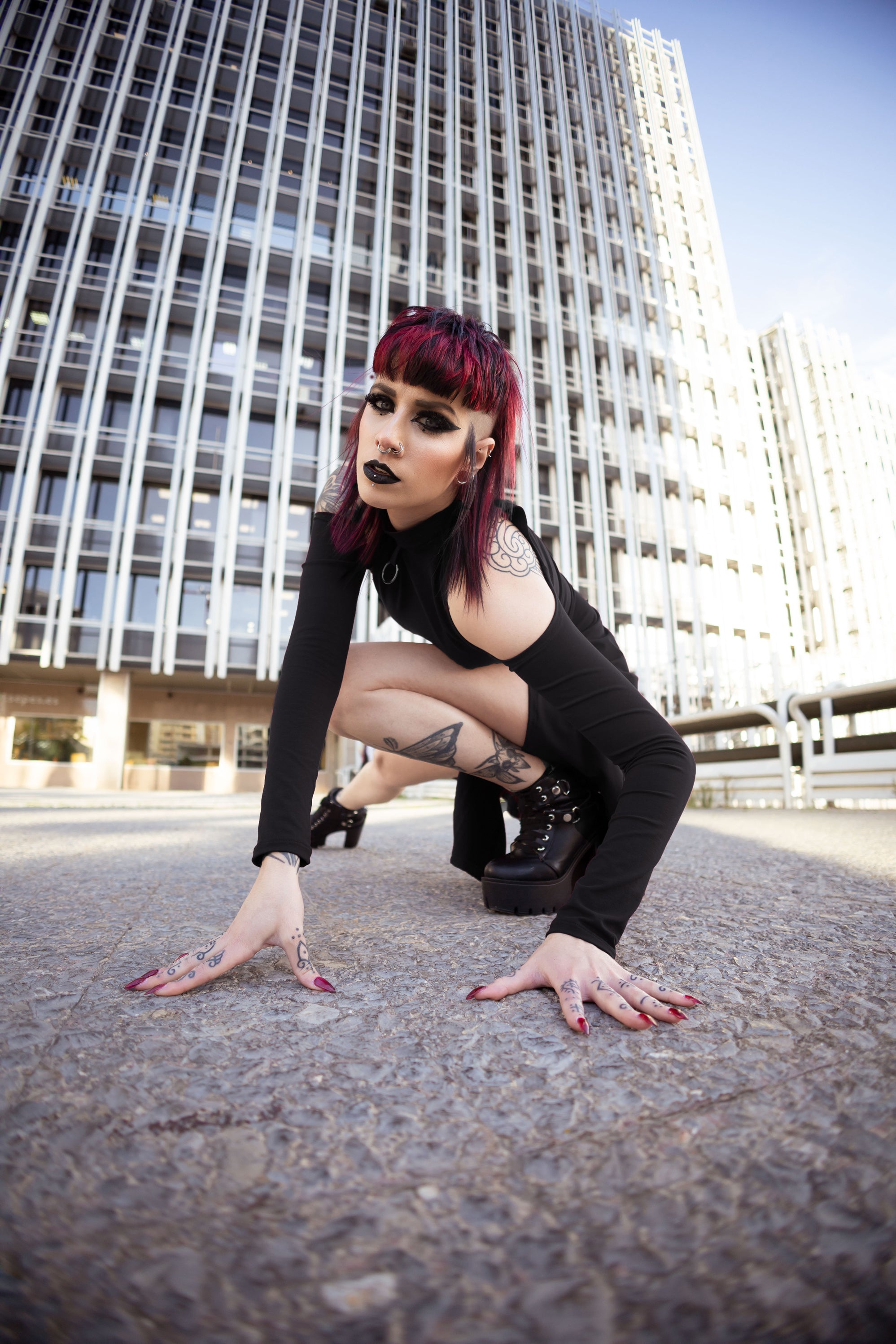 Grunge Midikleid mit Schlitzen vorne und Ärmeln