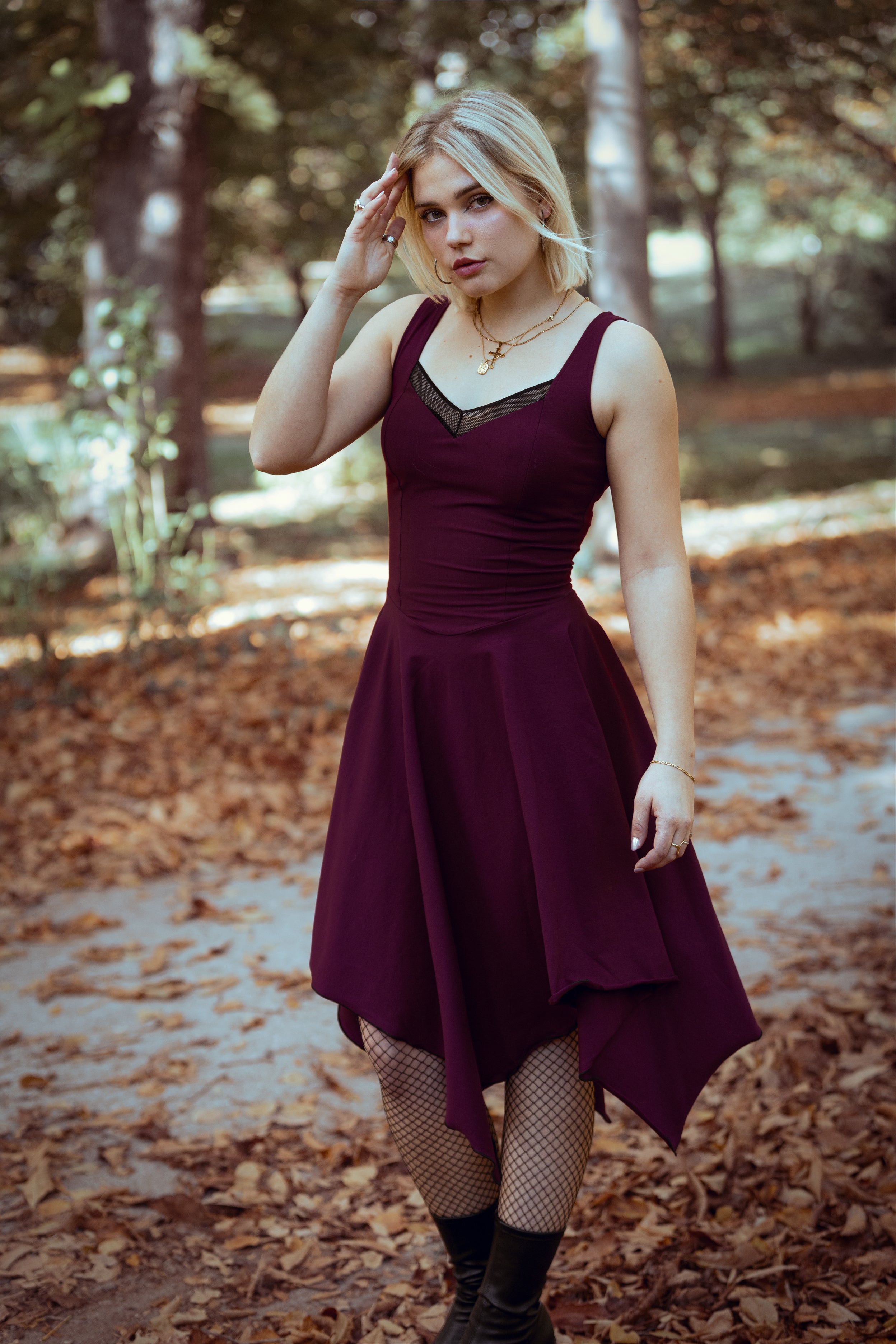 Vestido de bruja de hada asimétrico sin mangas con corsé de color vino