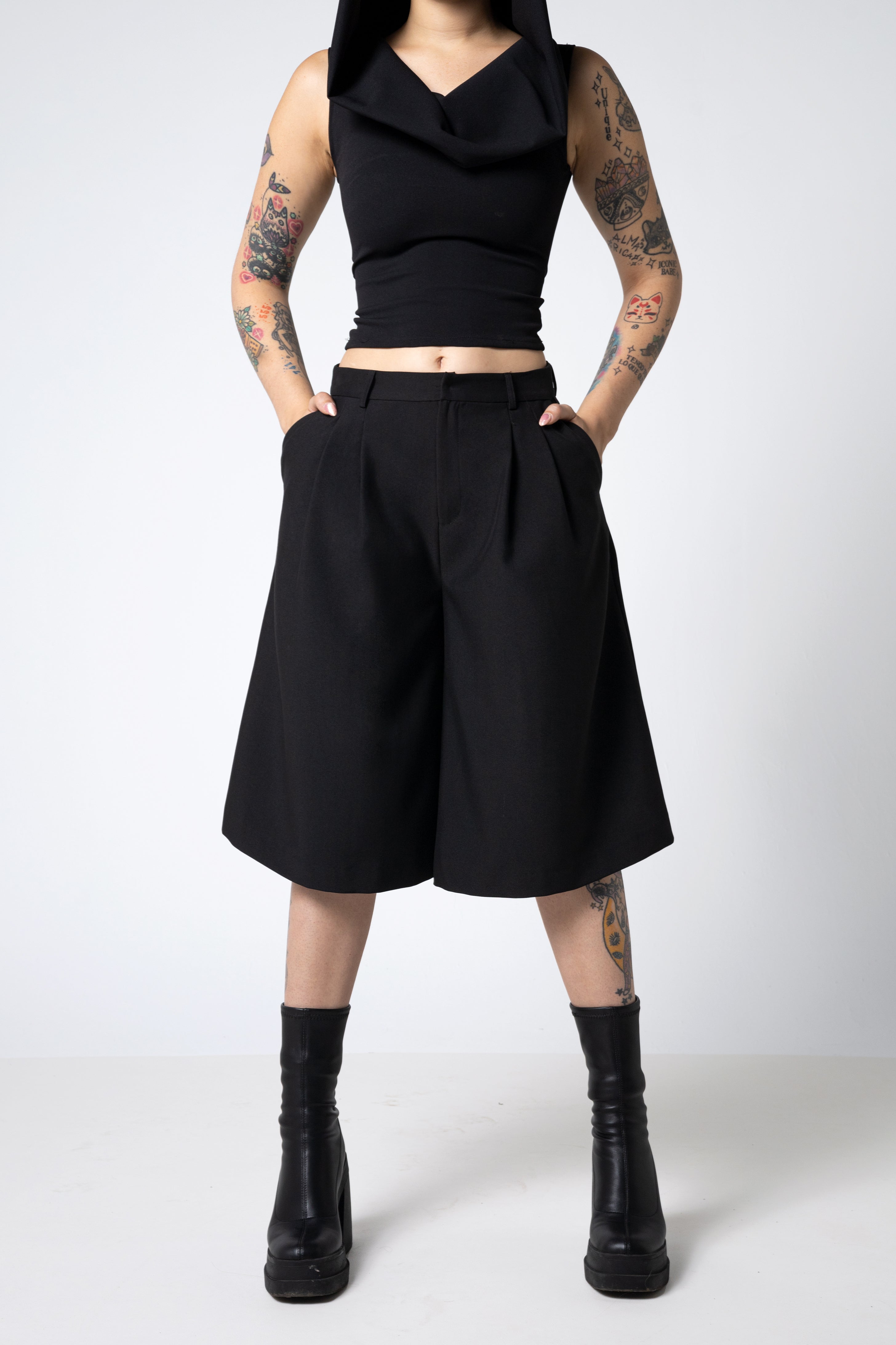 Cropped pleated culotte trousers with a skirted silhouette - Tailor Jorts