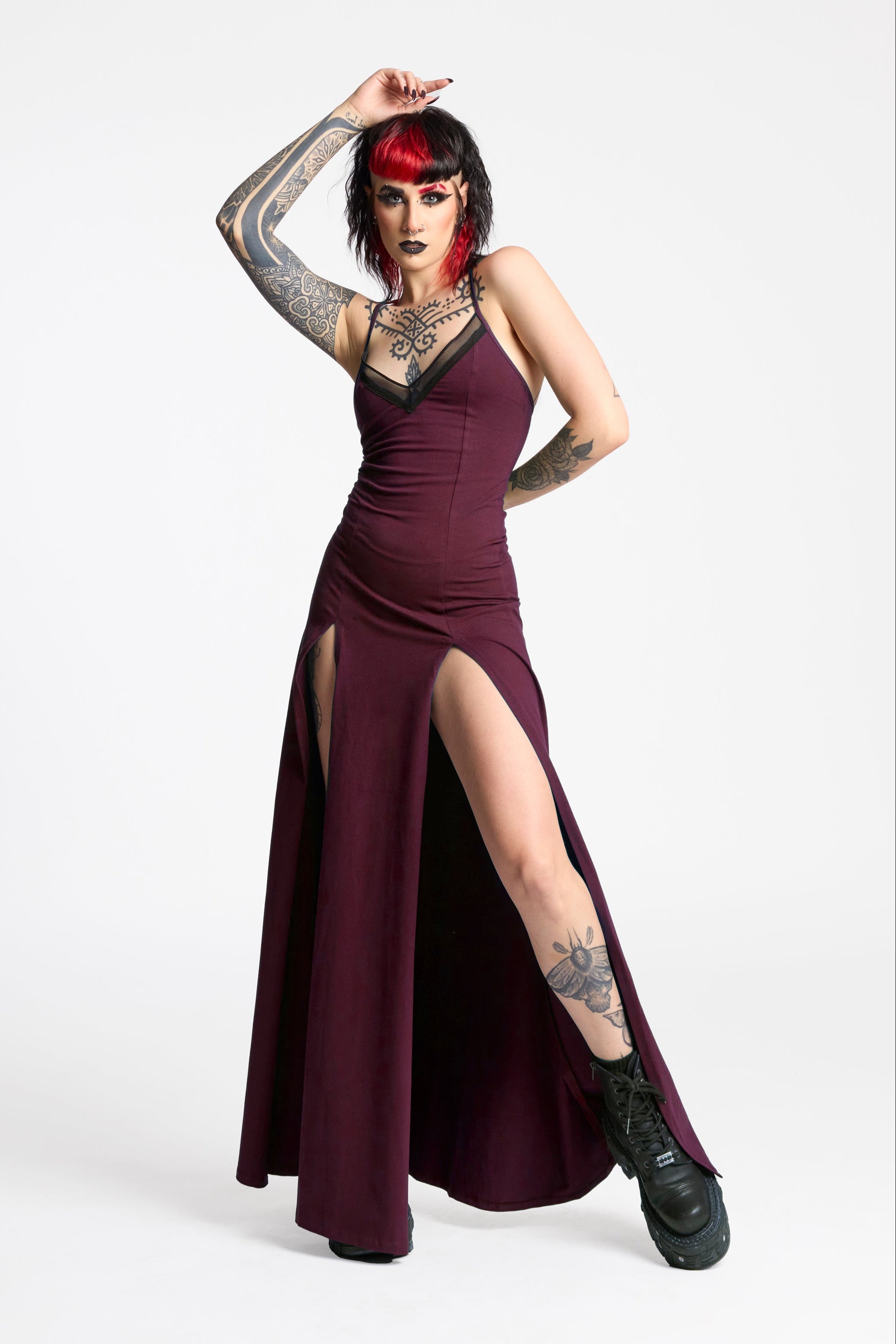 Vestido maxi bohemio con abertura frontal verde vino