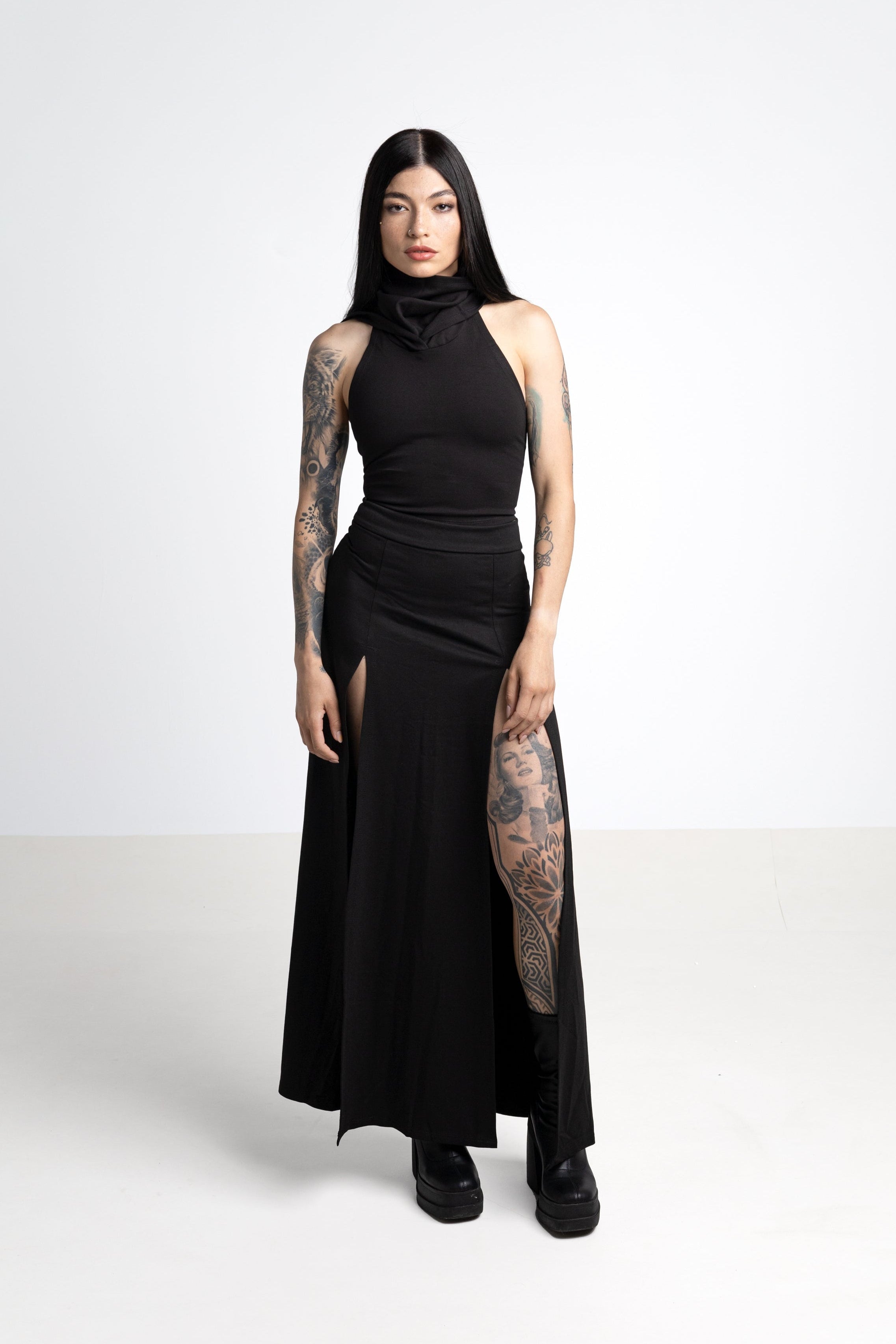 Falda larga negra maxi con doble abertura frontal