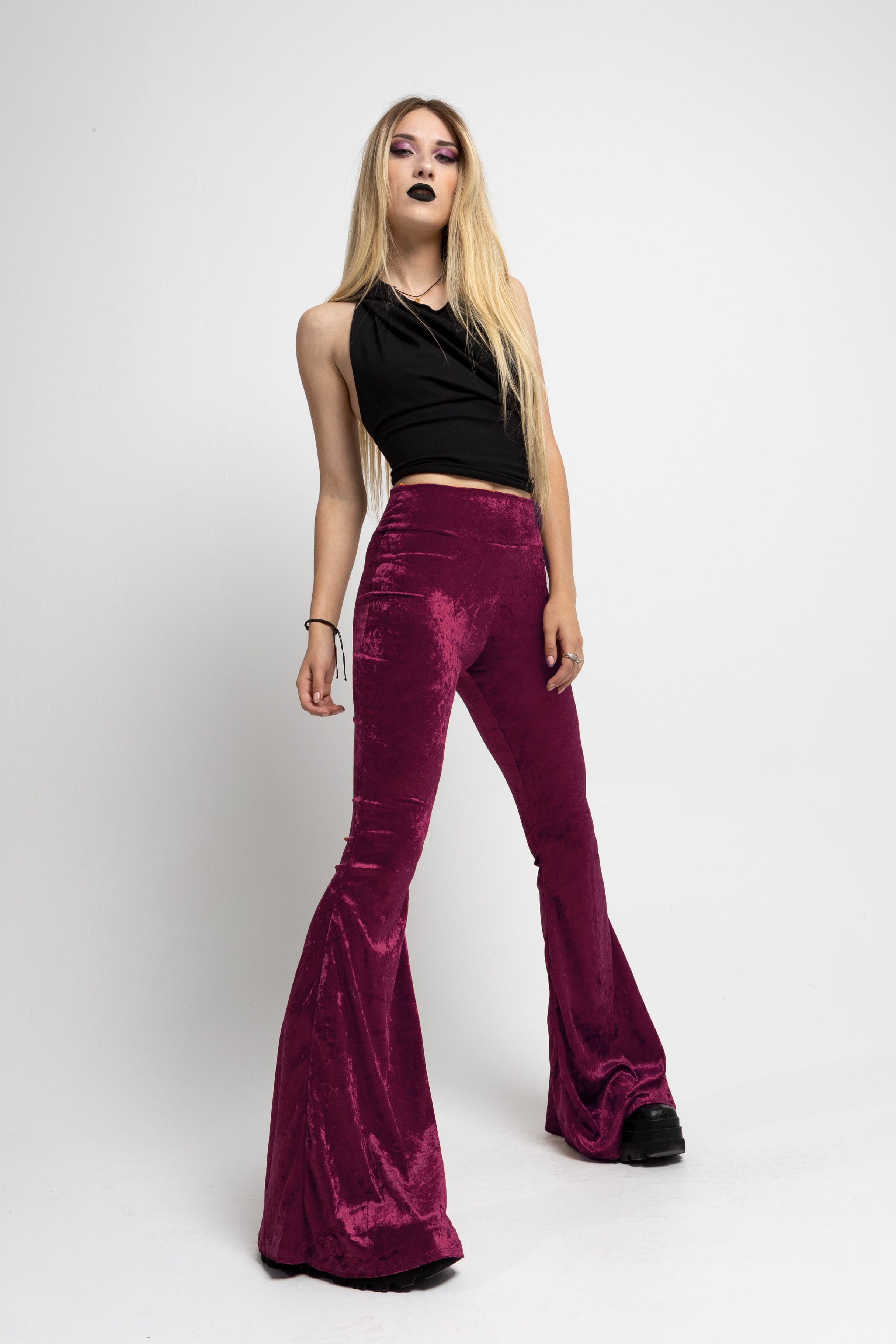 Braguita acampanada de terciopelo con tiro alto en color verde azulado. Estilo años 70.