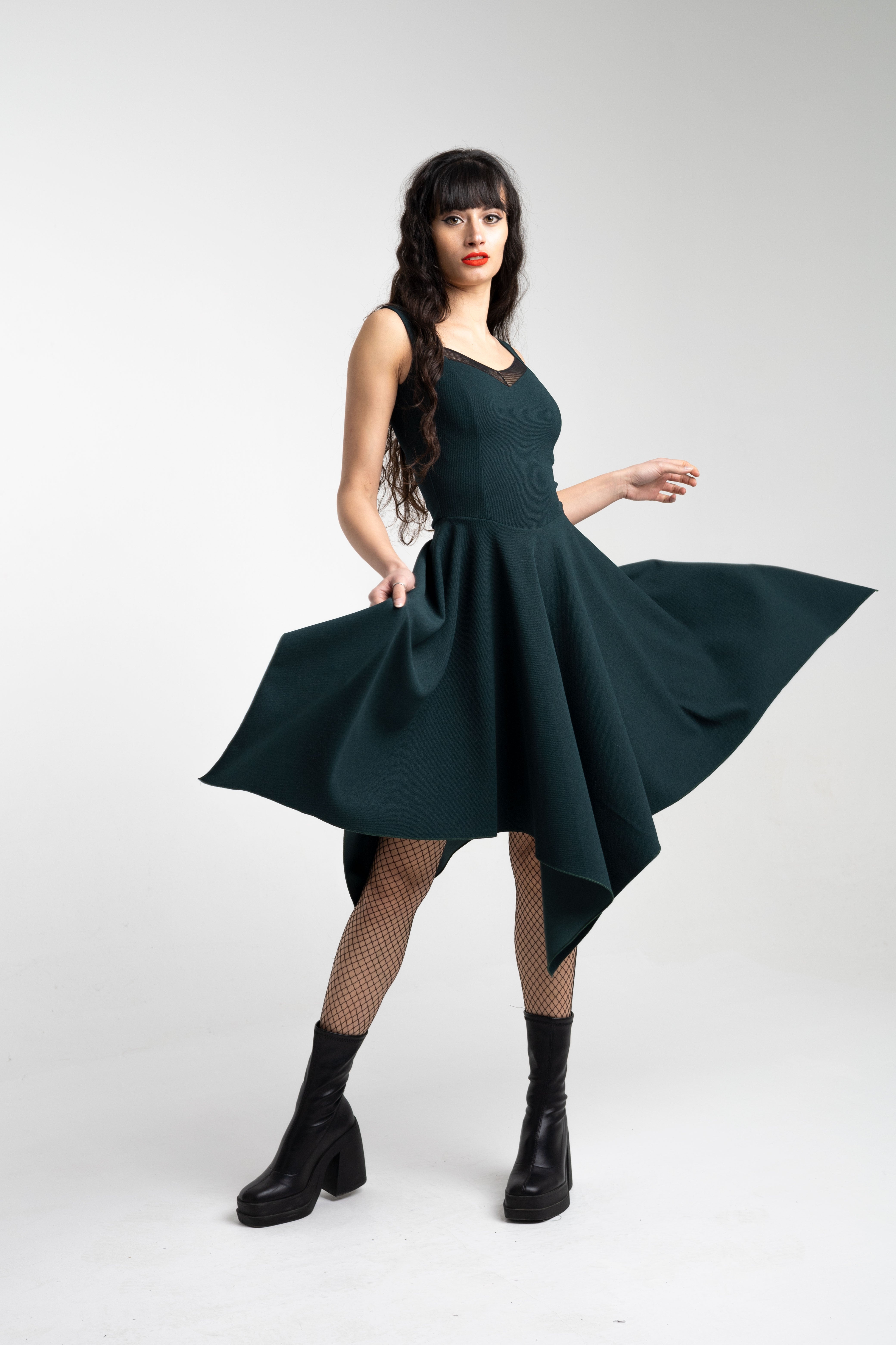 Vestido de bruja de hada asimétrico sin mangas con corsé negro