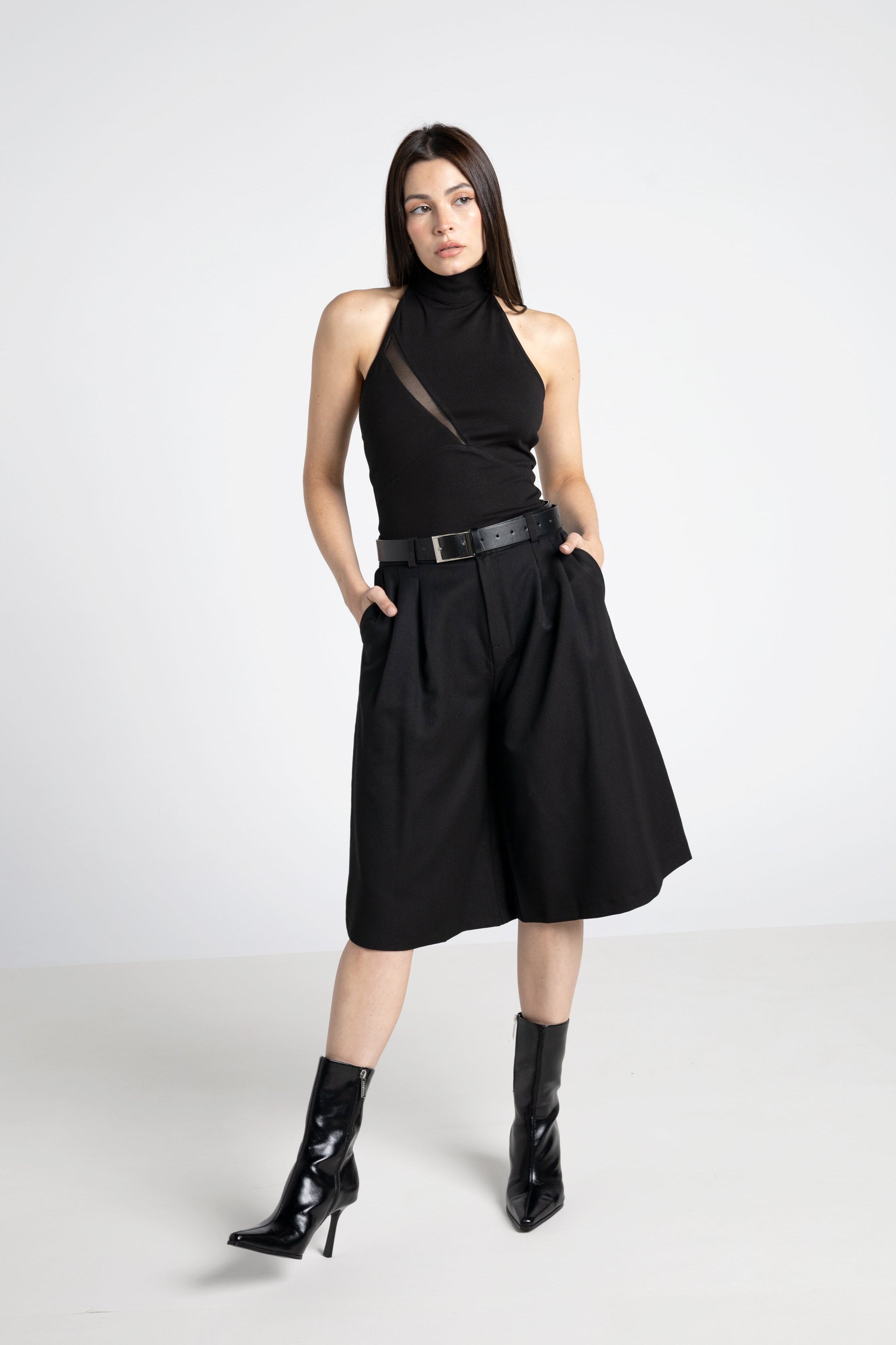 Pantalón culotte plisado cropped con silueta de falda - Tailor Jorts